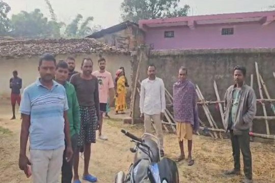 मरा समझकर जिस बेटे का शव किया दफन, वह 3 दिन बाद लौट आया घर, बोला- मैं तो जिंदा हूं
