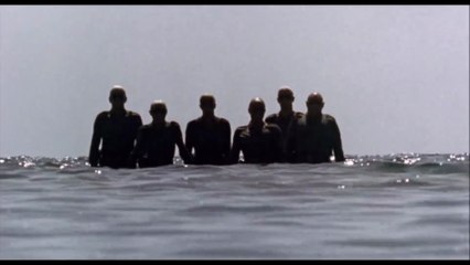 L'OCCHIO NEL TRIANGOLO con Peter Cushing