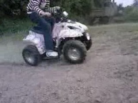 Moi avec le ptit quad rose