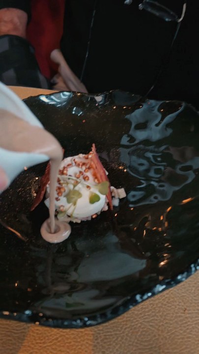 Restaurant gastronomique étoilé Michelin. Auberge du Pont. Pont du Château, Auvergne.