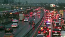 İstanbul'da yağmurla birlikte çile başladı: Trafik adım adım