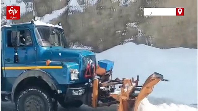 سرینگر لیہہ شاہراہ پر برف ہٹانے کا کام جاری