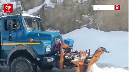 سرینگر لیہہ شاہراہ پر برف ہٹانے کا کام جاری