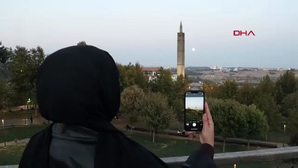 Gökyüzünde görsel şölen var! Kunduz Dolunayı kendini gösterdi