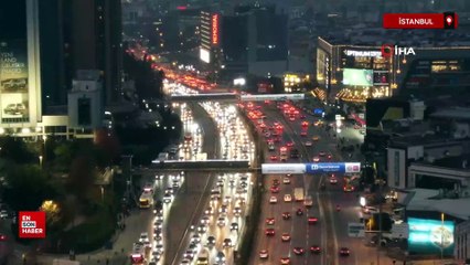 İstanbul’da yağmur trafiği: Yoğunluk yüzde 90’ı gördü