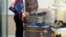 《半熟老公》（下）結婚1年他們在床上的交流比床下要多，本以為這是一段有性無愛的婚姻，怎料那晚她在書房和師哥視頻討論3個小時方案，他直接單手合上電腦屏幕，男性聲音消失，他攬上她的後頸，低頭吻了上去「江太太，該和我聊聊了」