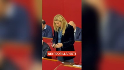 La sindaca Silvia Salis denuncia in consiglio comunale gli insulti sessisti ricevuti sui social