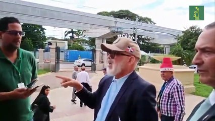 Sacan a Ángel Martínez del Palacio de Justicia de Santiago