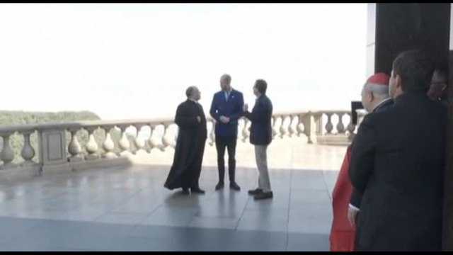 Il principe William alla statua del Cristo Redentore di Rio