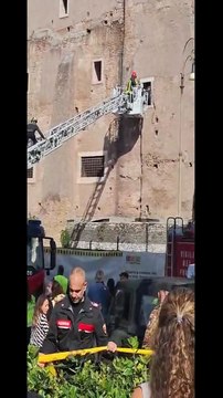 Crollo Torre dei Conti ai Fori imperiali le operazioni di salvataggio