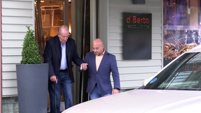 El Rey Juan Carlos I llega a Galicia en medio del revuelo por la publicación de sus memorias