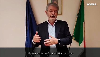 Firmato il contratto scuola, aumenti medi di 150 euro, per un totale di 4,1 miliardi