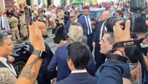 Emmanuel Macron é ovacionado no Centro Histórico de Salvador; Veja vídeo