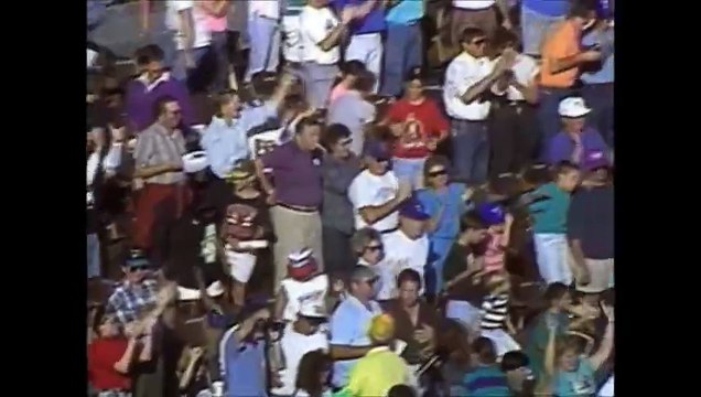 Juan Gonzalez (TEX) hits a walk-off home run on the final day of the season (10/6/91)