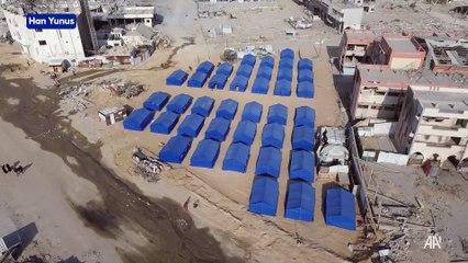 Han Yunus kentinde bir hayır kurumu tarafından Filistinliler için çadır kent kuruldu