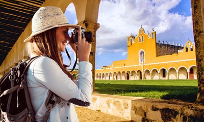 Nueva estrategia turística de Izamal busca posicionar al Pueblo Mágico como destino regional de festivales, identidad maya y turismo sostenible.