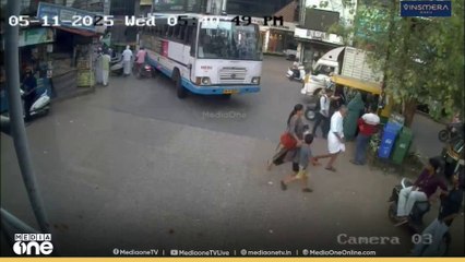 മുക്കത്ത് ഭിന്നശേഷിക്കാരൻ ഓടിച്ച മുച്ചക്ര ബൈക്കിനെ ഇടിച്ചിട്ട് KSRTC