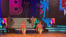 Danna y María al ritmo de AcroJazz
