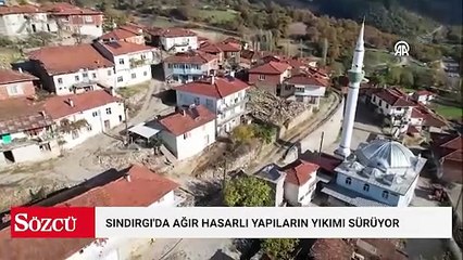 Sındırgı'da ağır hasarlı yapıların yıkımı sürüyor