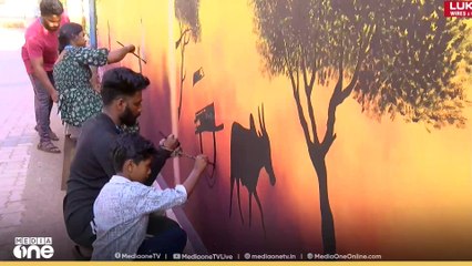 നിറങ്ങൾ കൊണ്ട് വിസ്മയം തീർക്കാൻ ആക്രികടയിലെ കലാകാരൻമാർ...