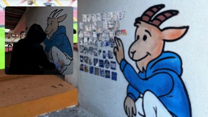 Un ultra del Lech Poznan se cuela en el estadio de Vallecas hace un grafiti y lo llena de pegatinas
