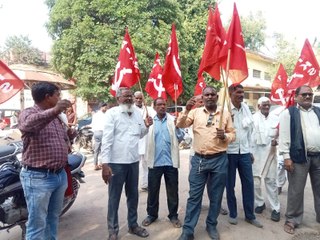 खाद की कालाबाजारी पर रोक लगाई जाए