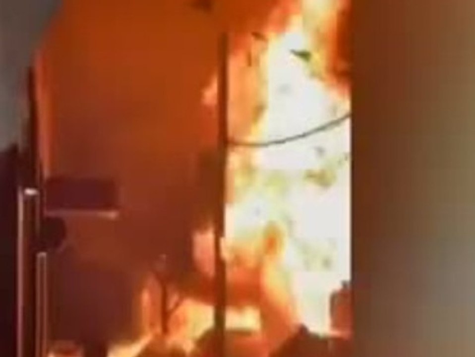 Gigantischer Feuerball: Auto mitten in New York explodiert