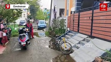 மூதாட்டியை ஹெல்மெட்டால் தாக்கிய ஆசிரியர்! வைரலாகும் வீடியோ!