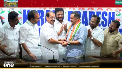 വി ഫോര്‍ പട്ടാമ്പി നേതാവ് ടിപി ഷാജിയും ഇരുന്നോറോളം പ്രവർത്തകരും കോൺഗ്രസിൽ