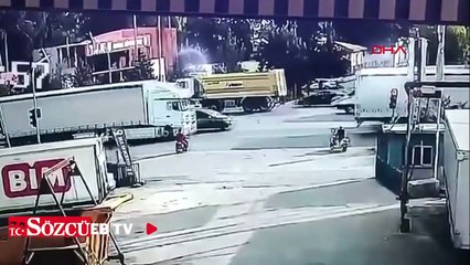 Kırmızı ışıkta geçen otomobil ile çarpışan motosikletin sürücüsü ağır yaralandı