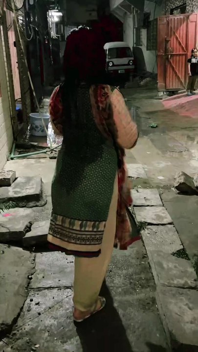 Pagal larki 2442