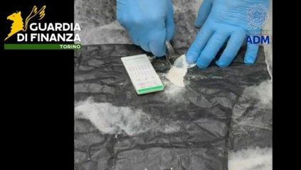 Torino, arrestato corriere con 8 chili e mezzo di cocaina nello scalo di Caselle (06.11.25)