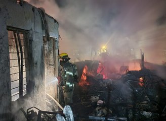 VIDEO | Así fue el incendio que dejó un tejaban en cenizas en la colonia Alianza de Monterrey