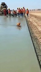 Tukang segitu banyak nya sampe mengheningkan cipta semua ,,,,