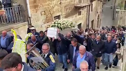 L'arrivo della salma di Giuseppe Di Dio in chiesa