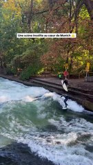 🤙 Une scène insolite au cœur de Munich : un surfeur maîtrise la puissante vague de l’Eisbach