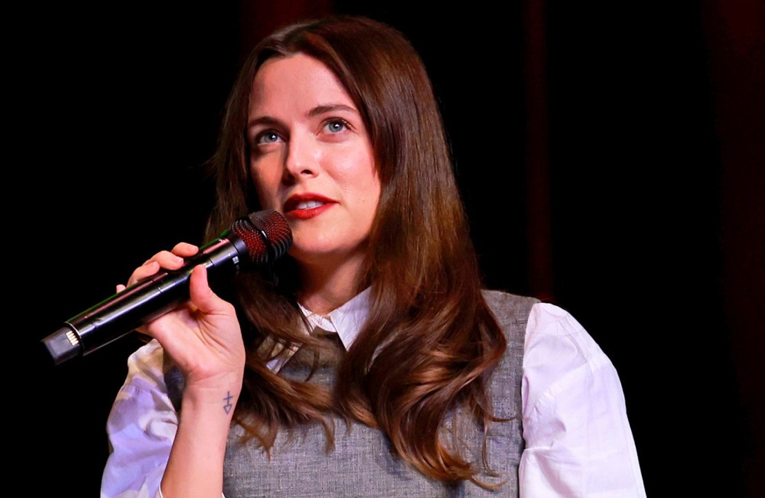 Riley Keough révèle avoir reçu des signes de sa mère Lisa Marie Presley depuis sa mort : "J'y crois vraiment..."