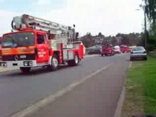 Défilé de camions de pompiers