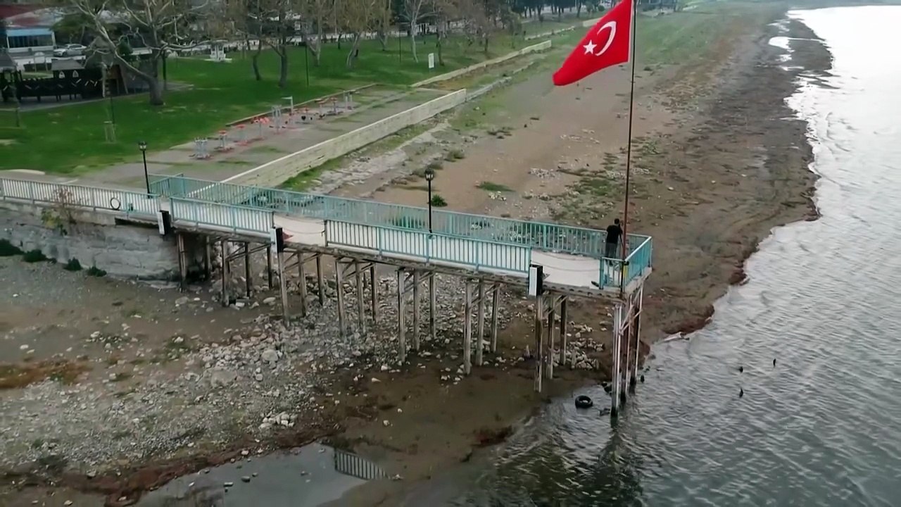 Kuraklık nedeniyle İznik Gölü’nde su seviyesi 350 metre çekildi