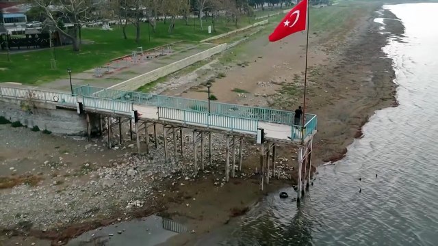 Kuraklık nedeniyle İznik Gölü’nde su seviyesi 350 metre çekildi