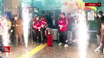 Dünya şampiyonu Tekvando Milli Takımı Başkentte meşalelerle karşılandı