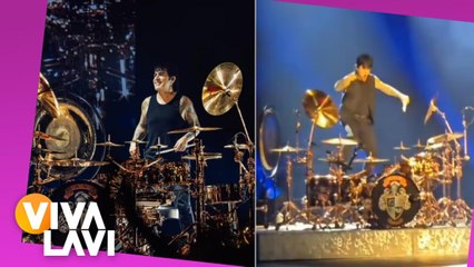 Alex González, integrante de Maná, sufre caída en show