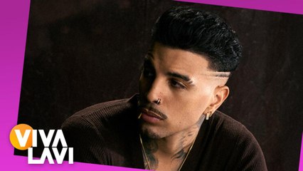 Rauw Alejandro sufre caída durante concierto y así reacciona