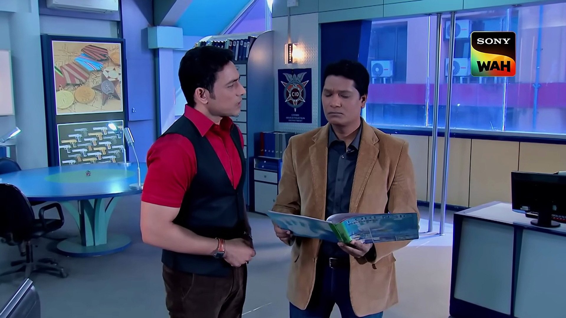 CID: एक Foreigner ने दी CID को होने वाले Crime की Hint _ CID _ सी.आई.डी