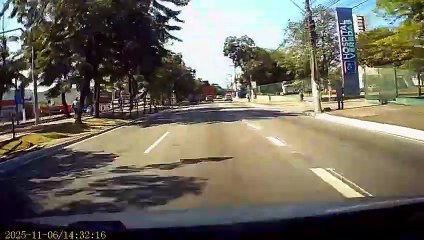 Jovem em surto teria causado acidente que travou o trânsito na Av. Fernandes Lima