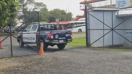 Hombre ataca a seguridad de policlíca con arma blanca