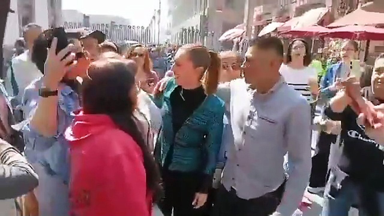 Messico, la presidente Claudia Sheinbaum molestata per strada da un uomo nella capitale