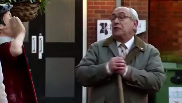 Corrie Fiz Stape & Tina McIntyre vs Julie & Norris 28th January 2013 Ep 1