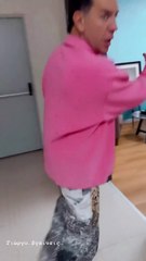 Ο Γιώργος Μαζωνάκης στο καμαρίνι του