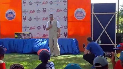 Juan Soto encabeza entrega de utilería a niños a más 40 ligas de béisbol en representación de los Mets en RD